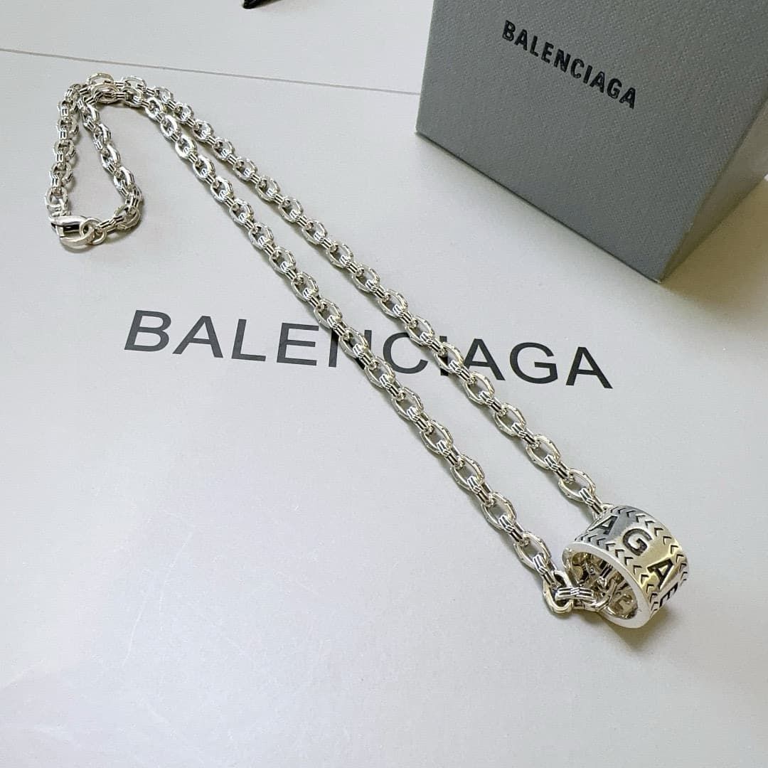 balenciaga-necklace_3_2.jpg