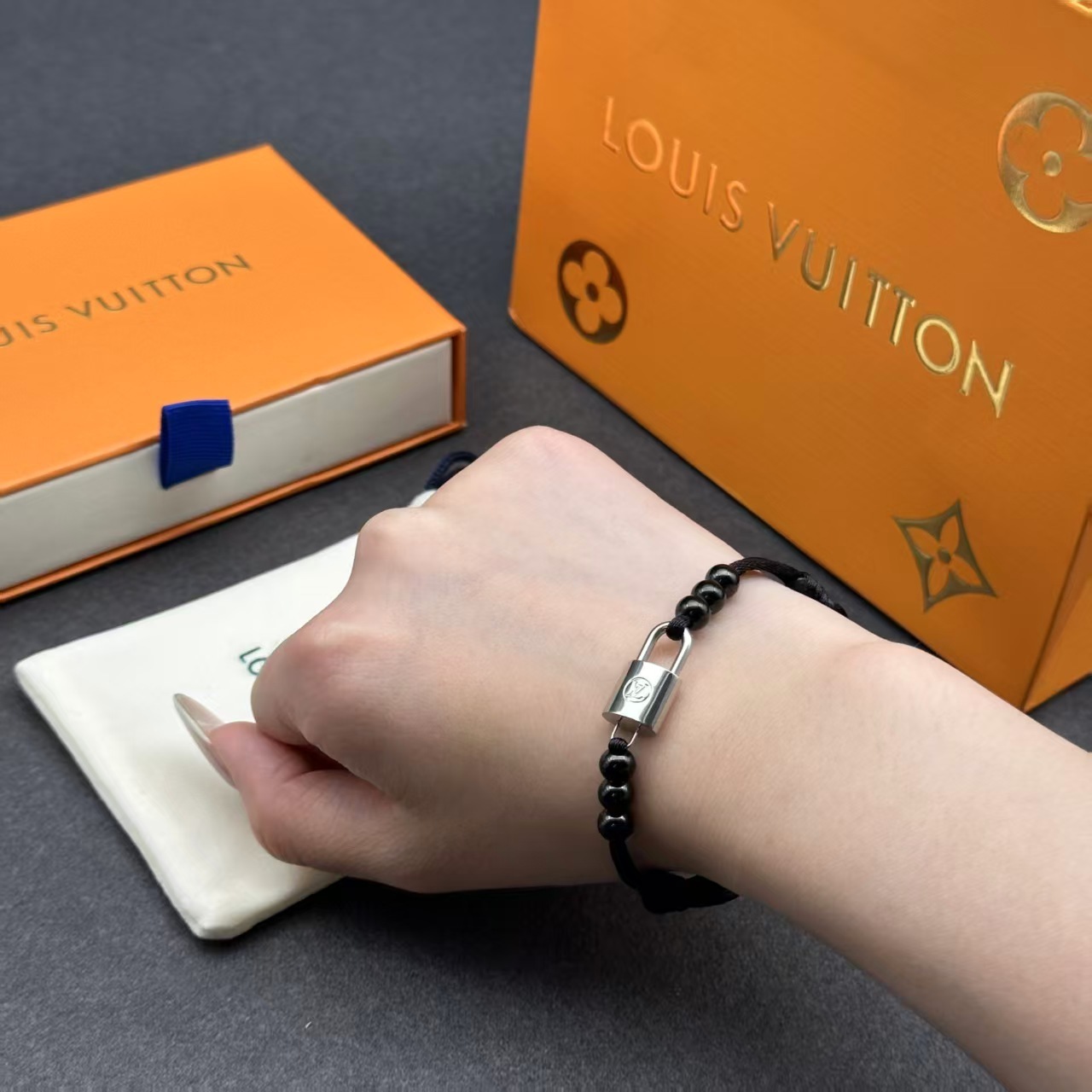 lv-bracelet_52_3.jpg