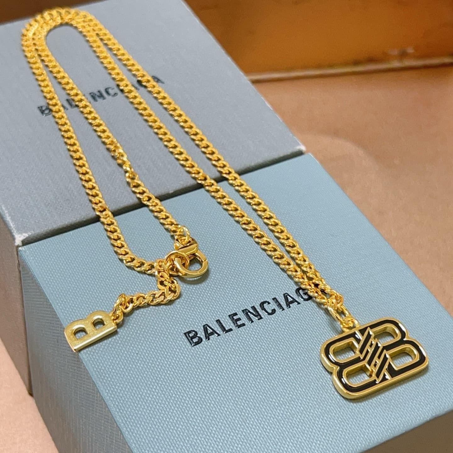 balenciaga-necklace_1_5.jpg