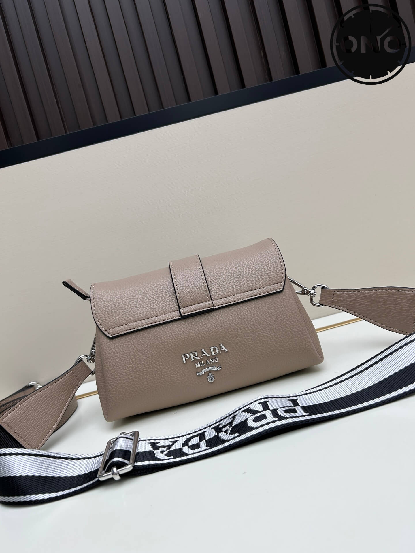 prada_women_103_2.jpg