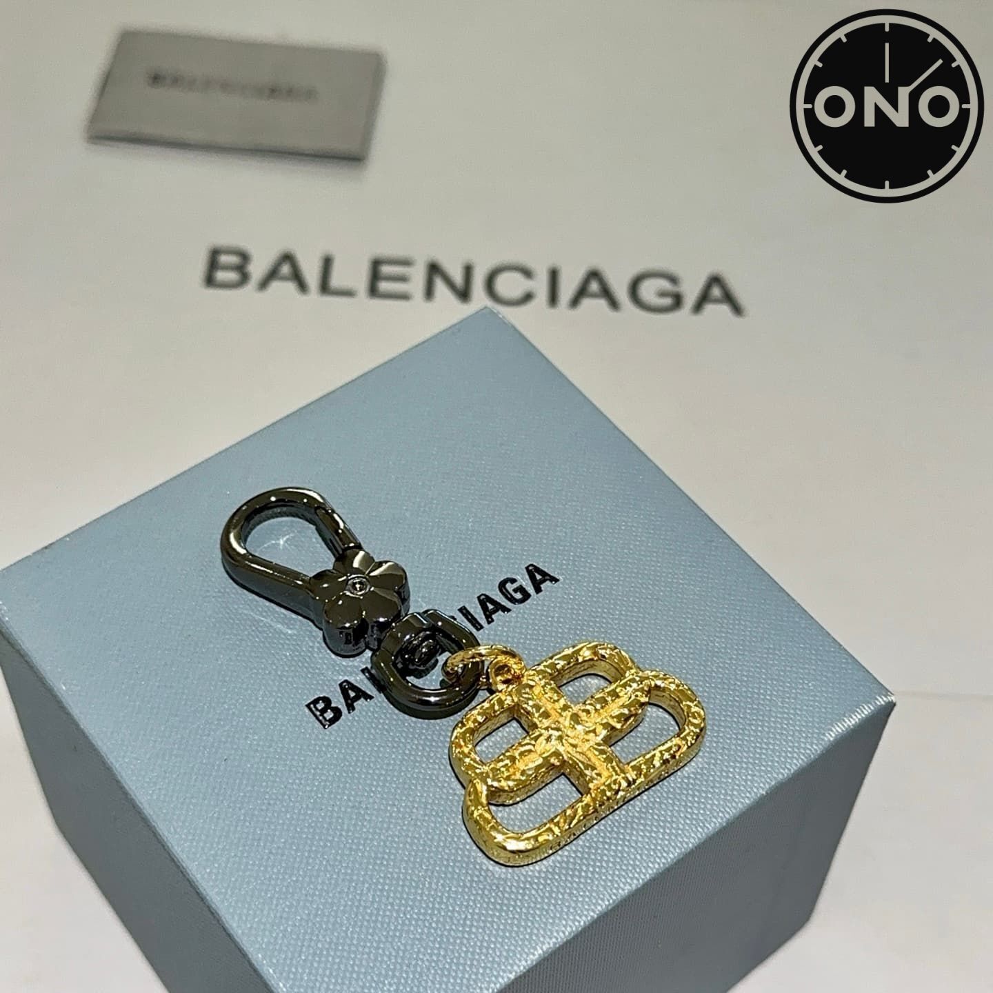 balenciaga-clasp_17_2.jpg
