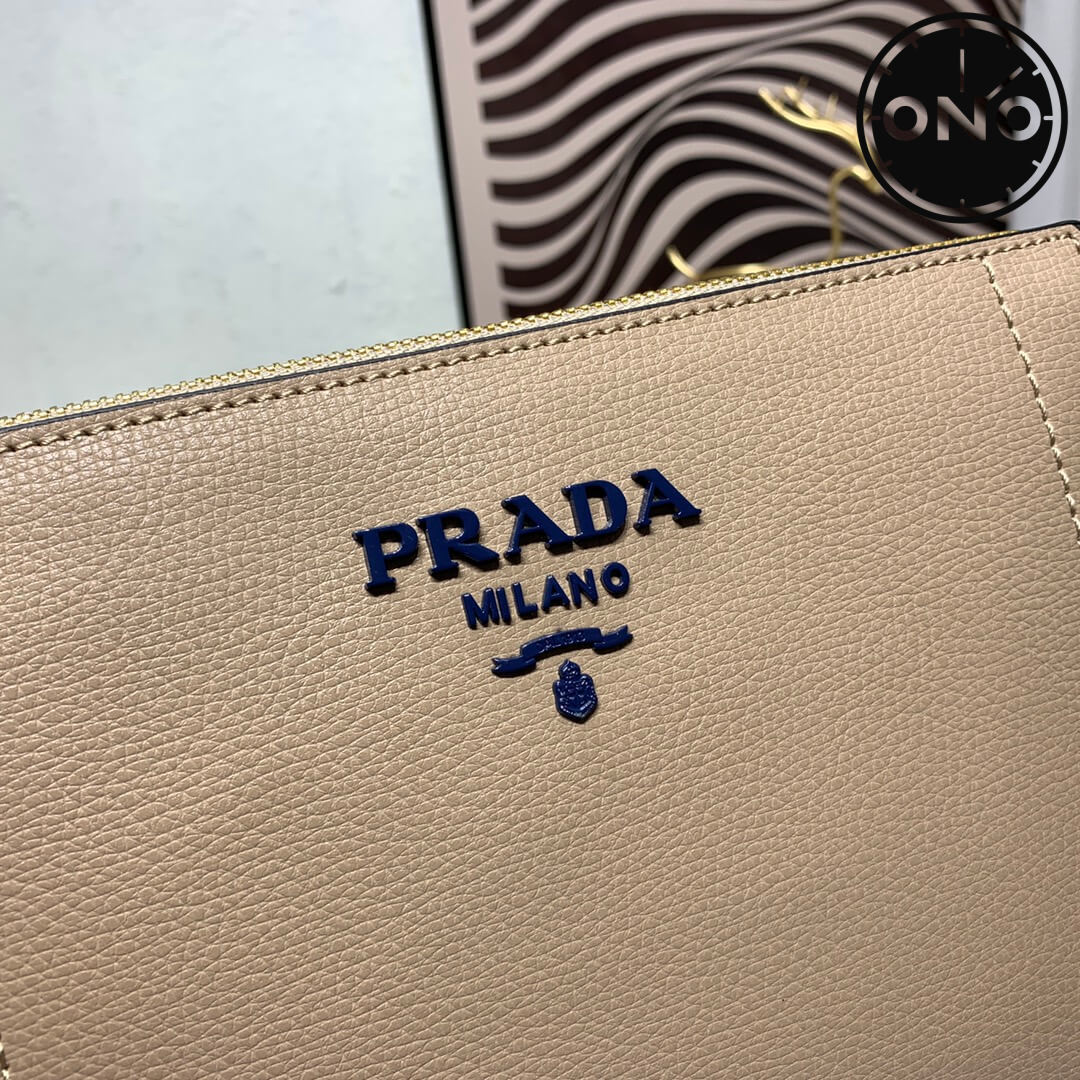 prada_women_150_3.jpg