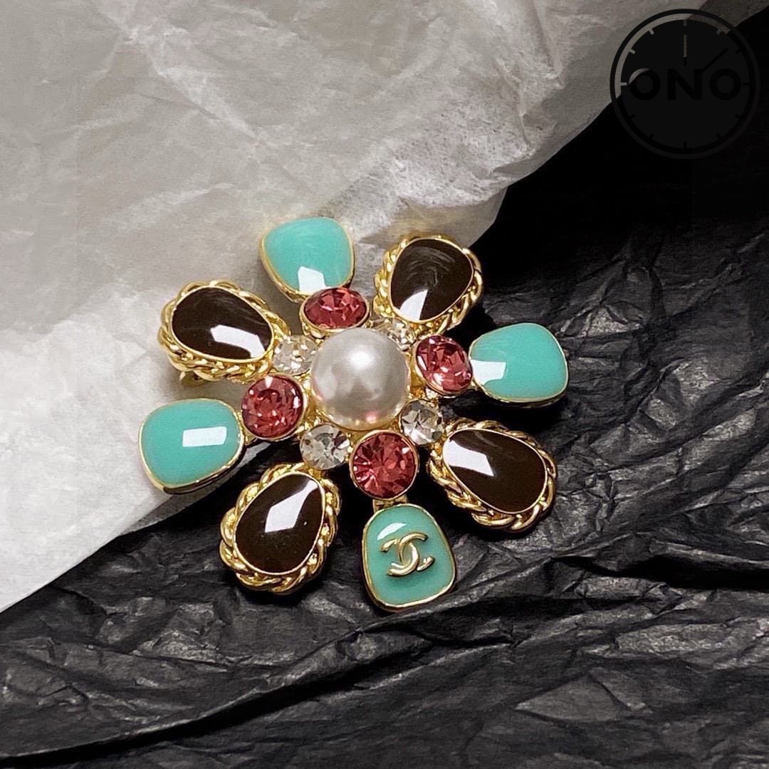 chanel-brooch_1_2.jpg