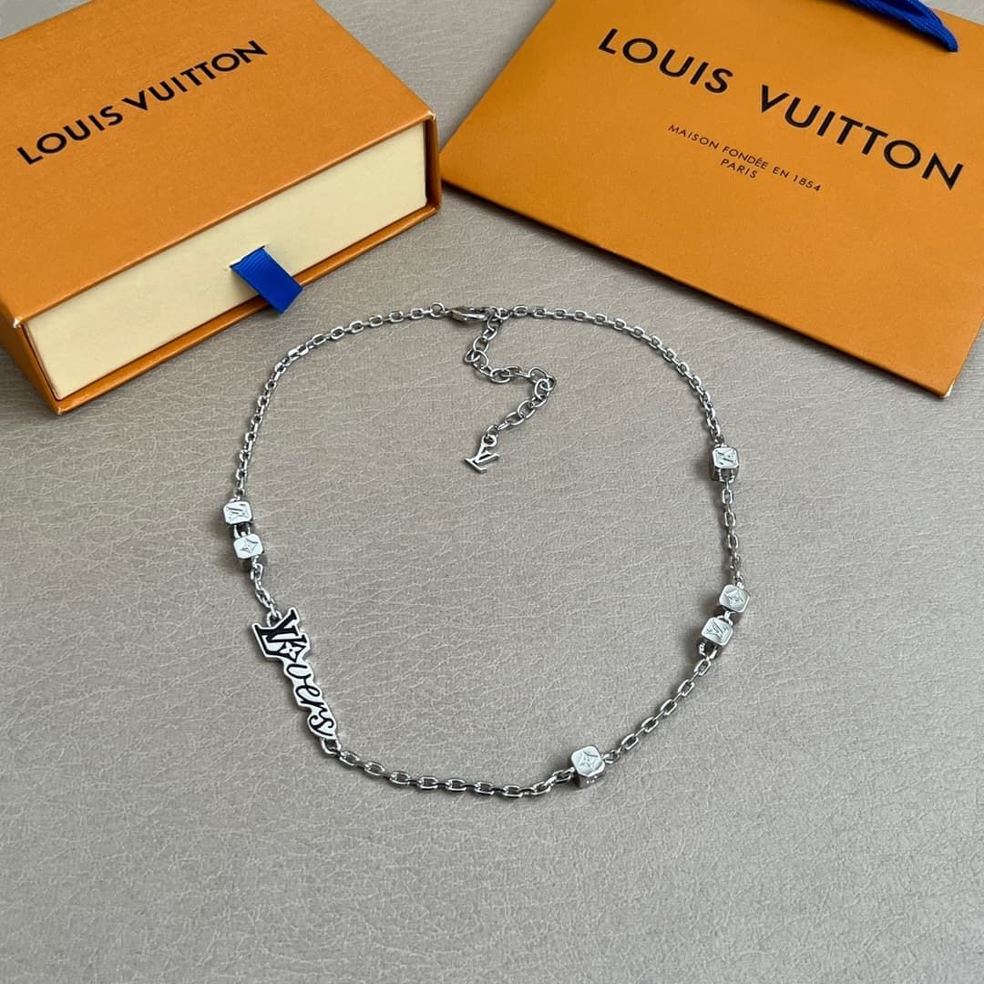 lv-necklace_5_1.jpg