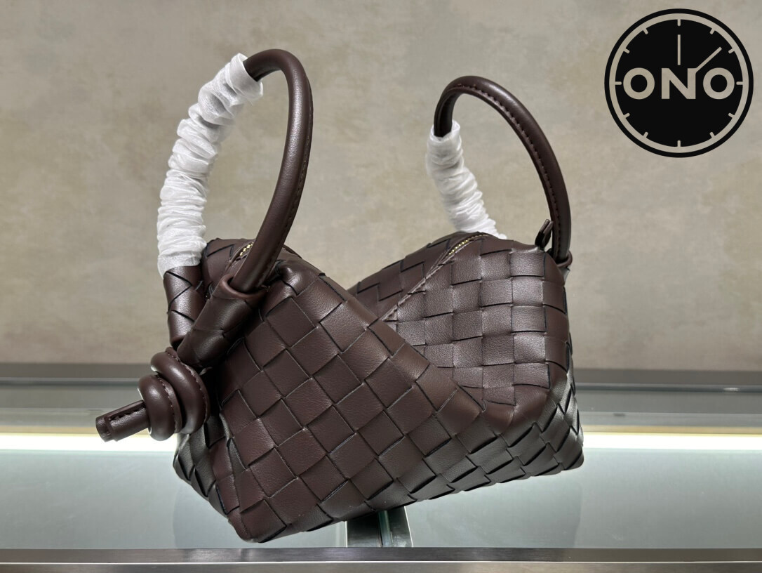 bottega_veneta_women_200_3.jpg