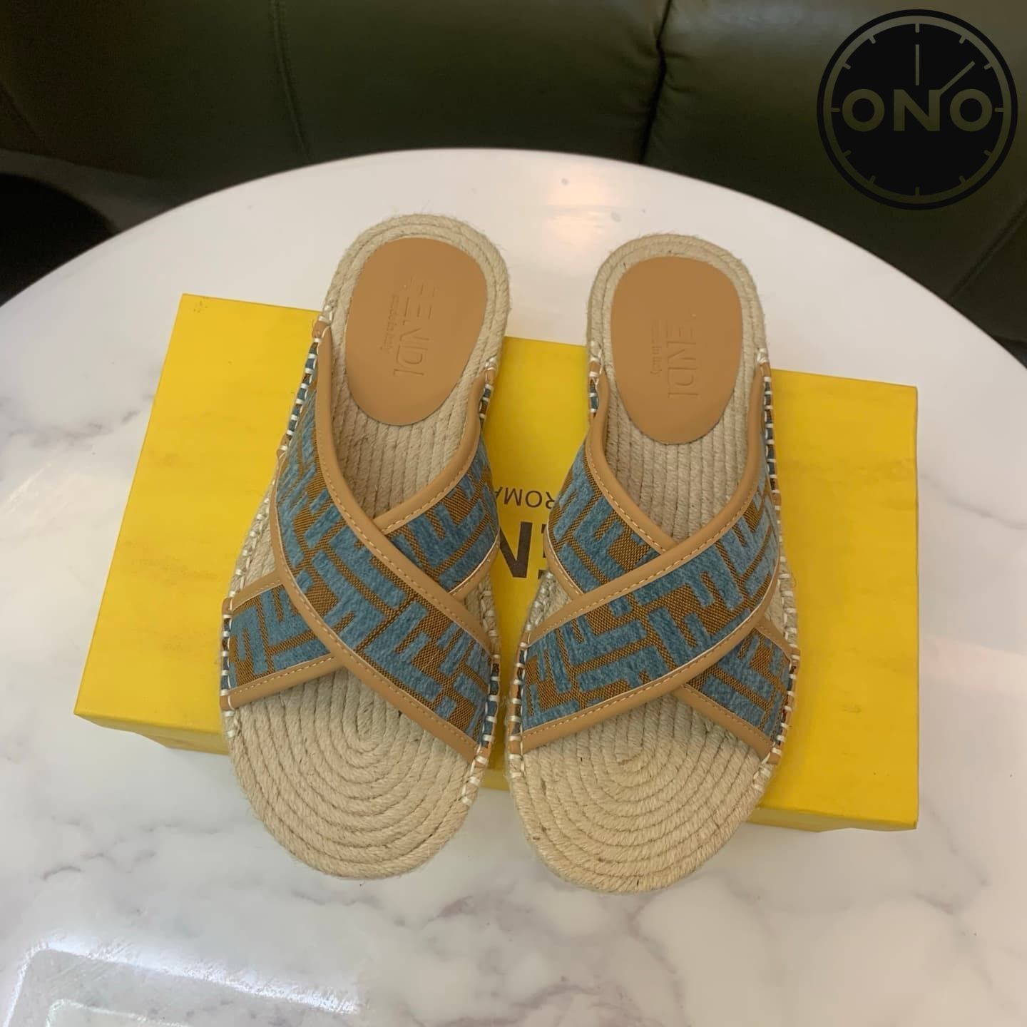fendi-slippers_5_1.jpg