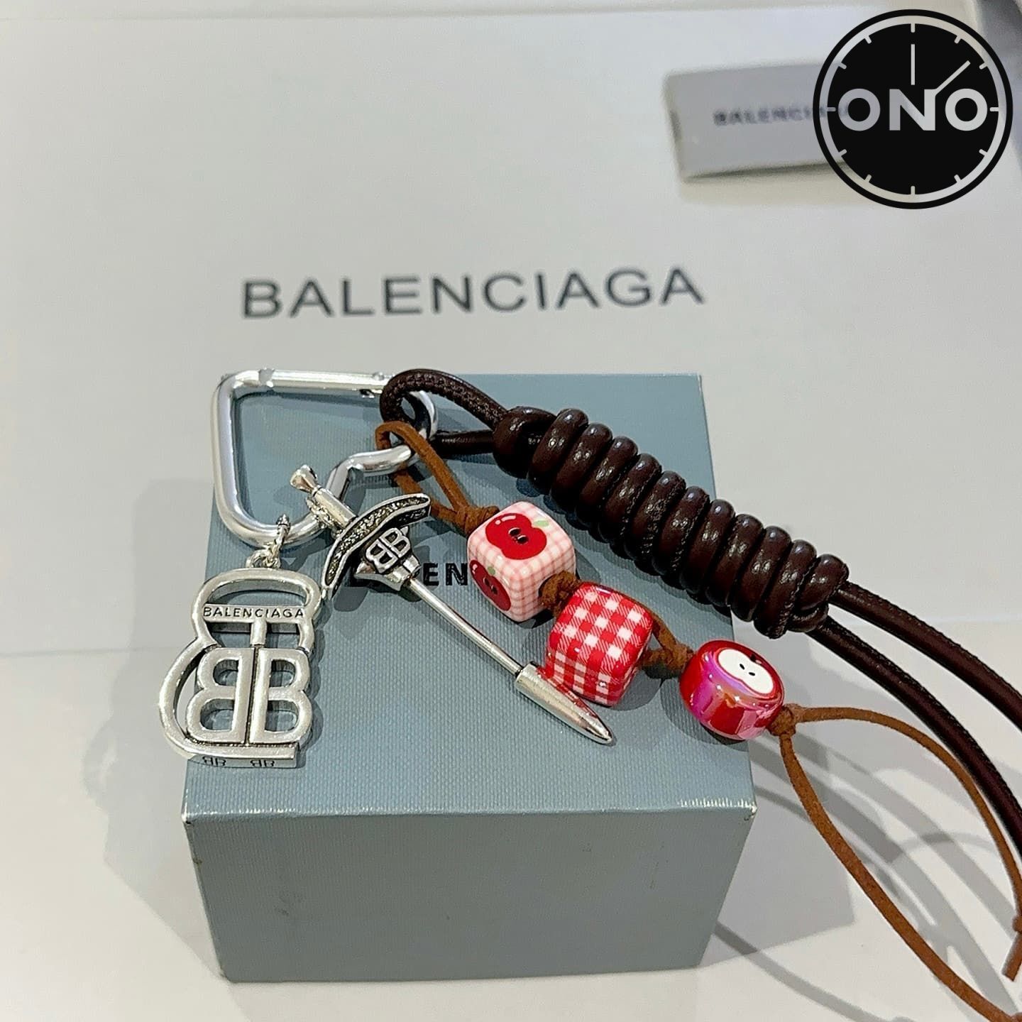 balenciaga-clasp_53_3.jpg