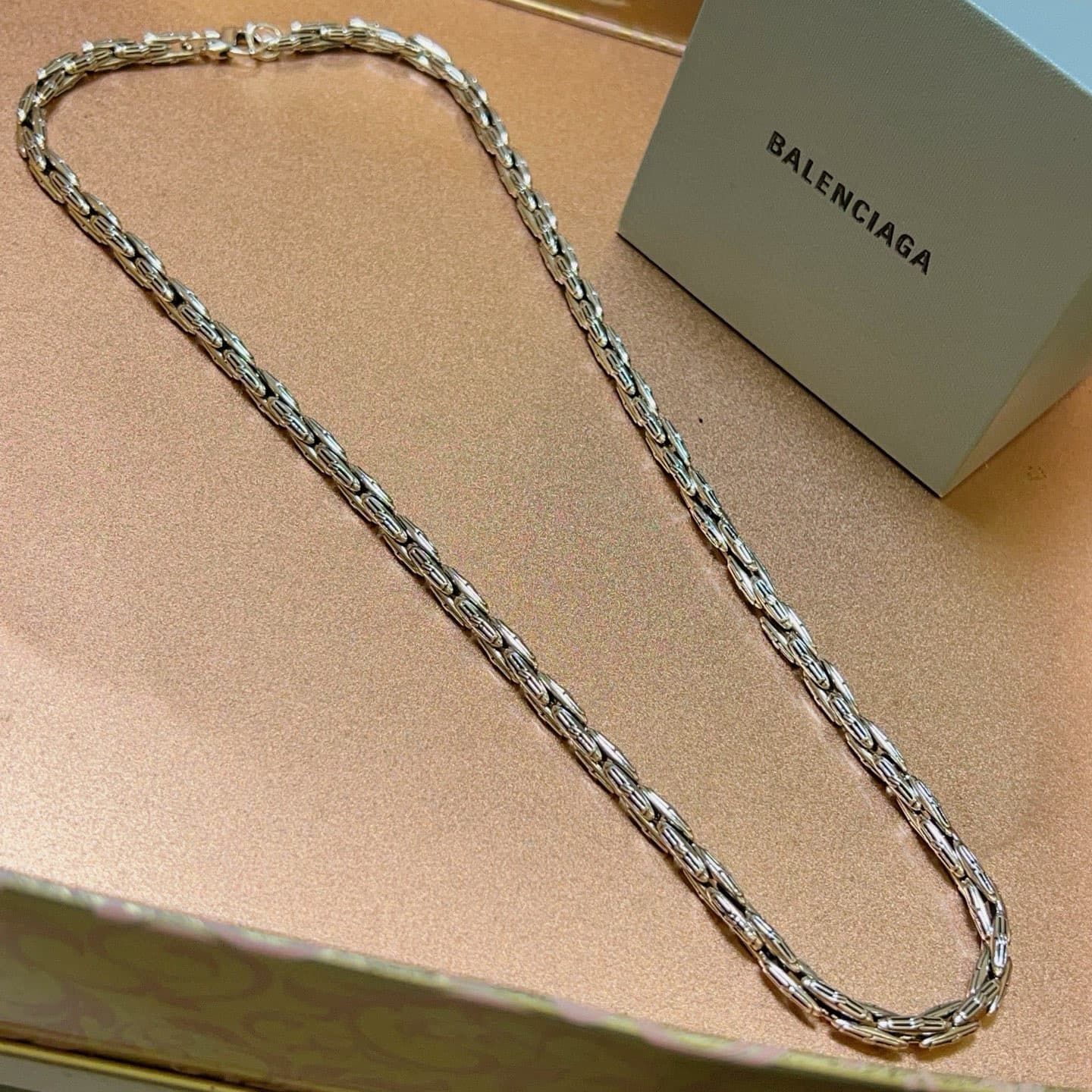 balenciaga-necklace_28_3.jpg