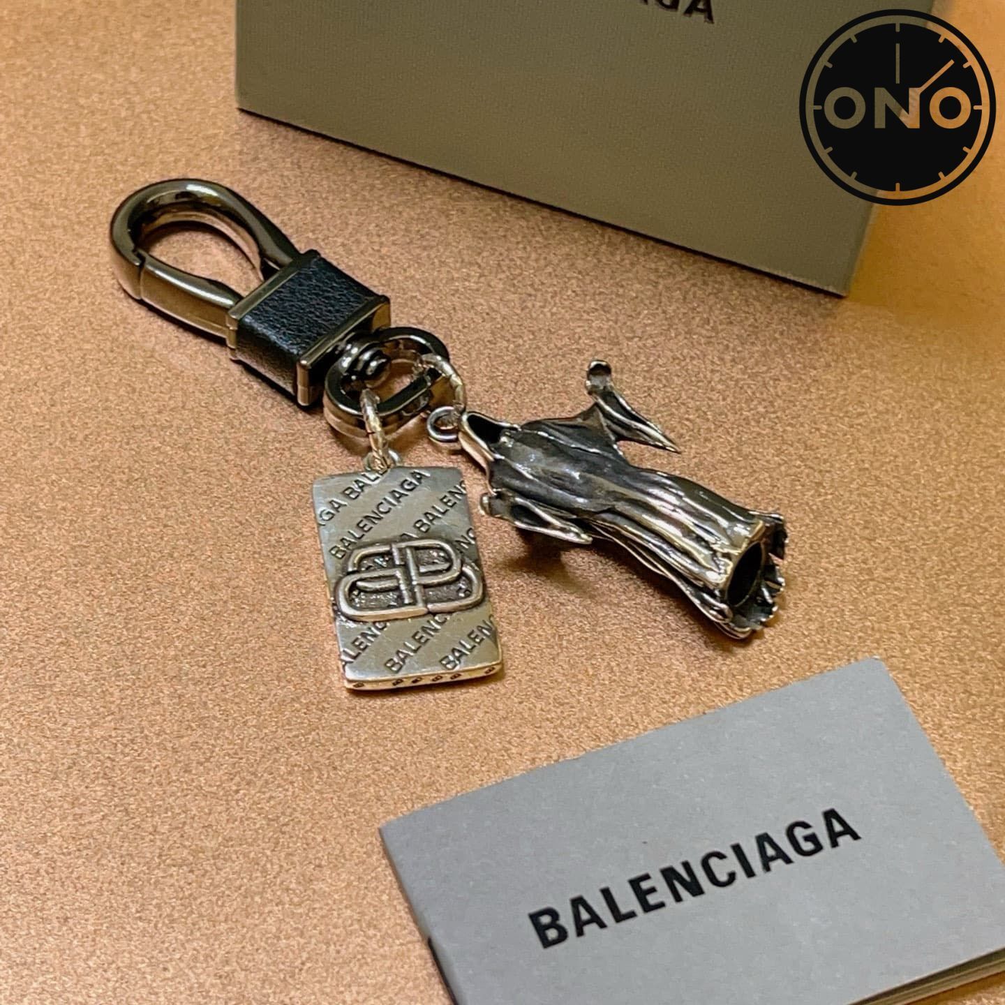 balenciaga-clasp_46_2.jpg