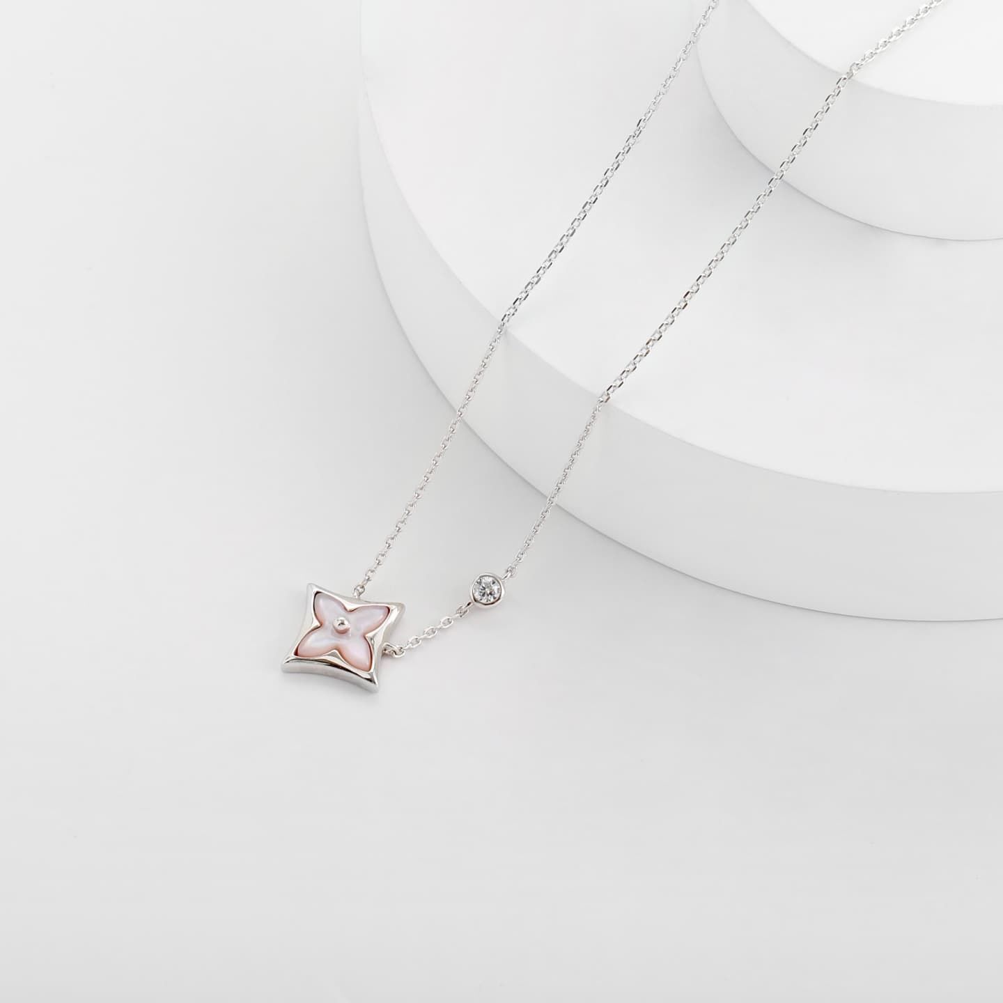 lv-necklace_32_1.jpg