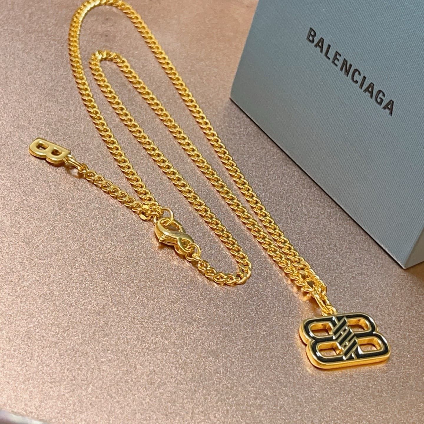 balenciaga-necklace_1_3.jpg