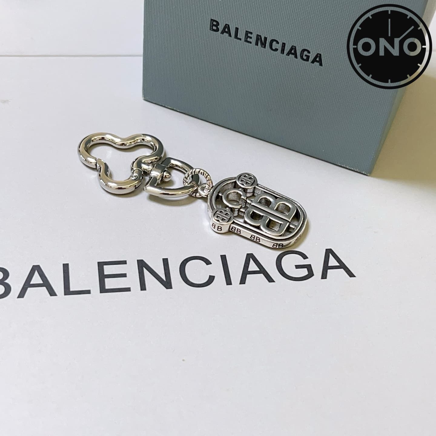 balenciaga-clasp_71_3.jpg