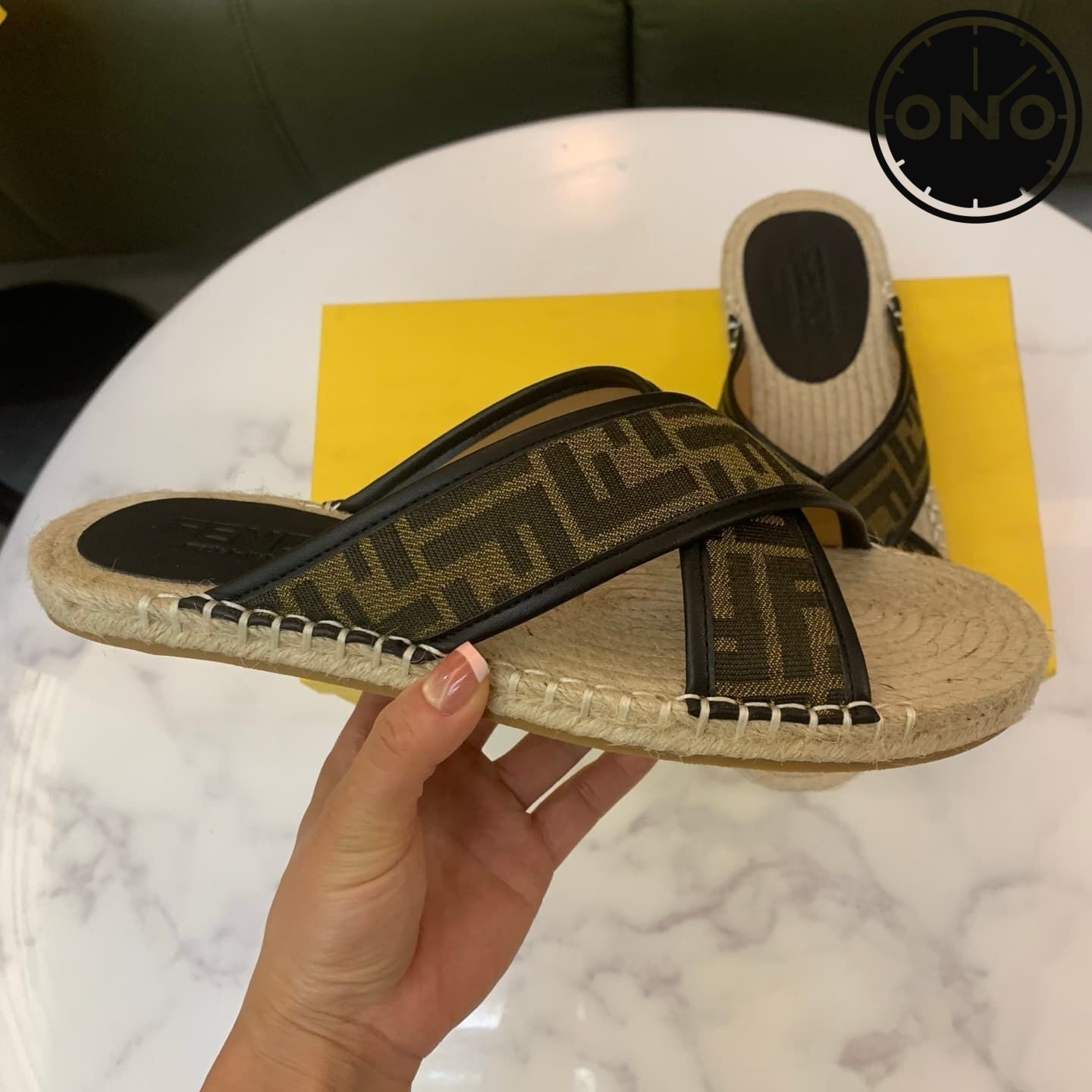 fendi-slippers_7_7.jpg