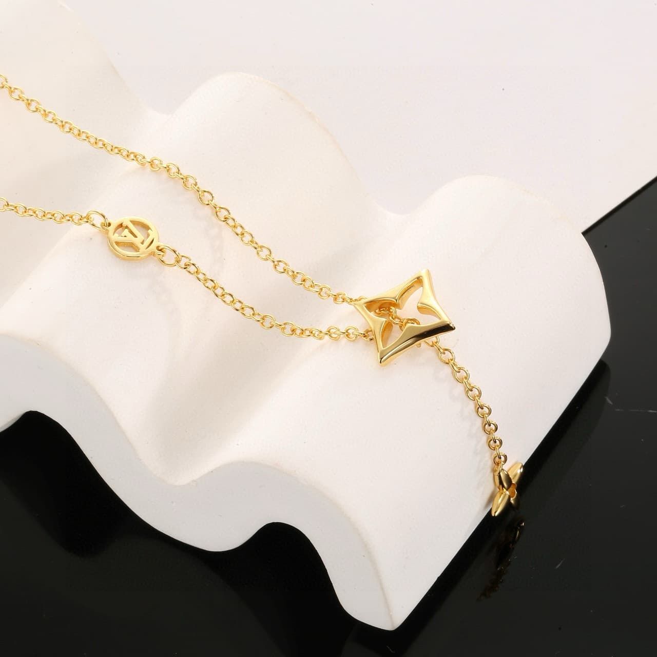 lv-necklace_23_4.jpg