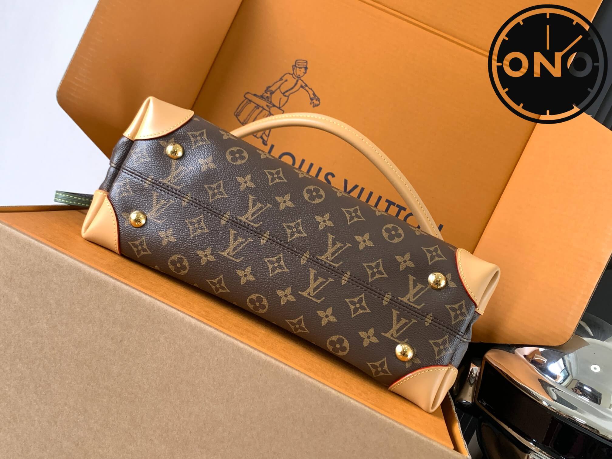 lv_womens_84_3.jpg