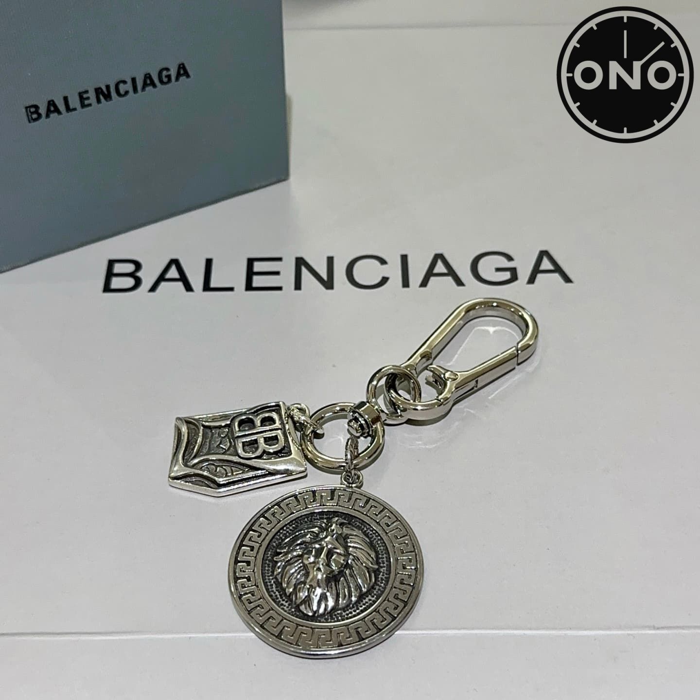 balenciaga-clasp_19_5.jpg