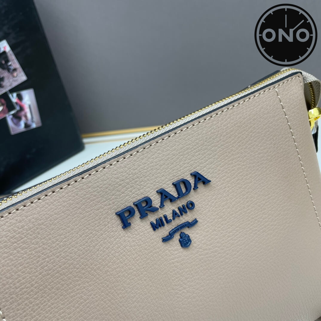 prada_women_19_4.jpg