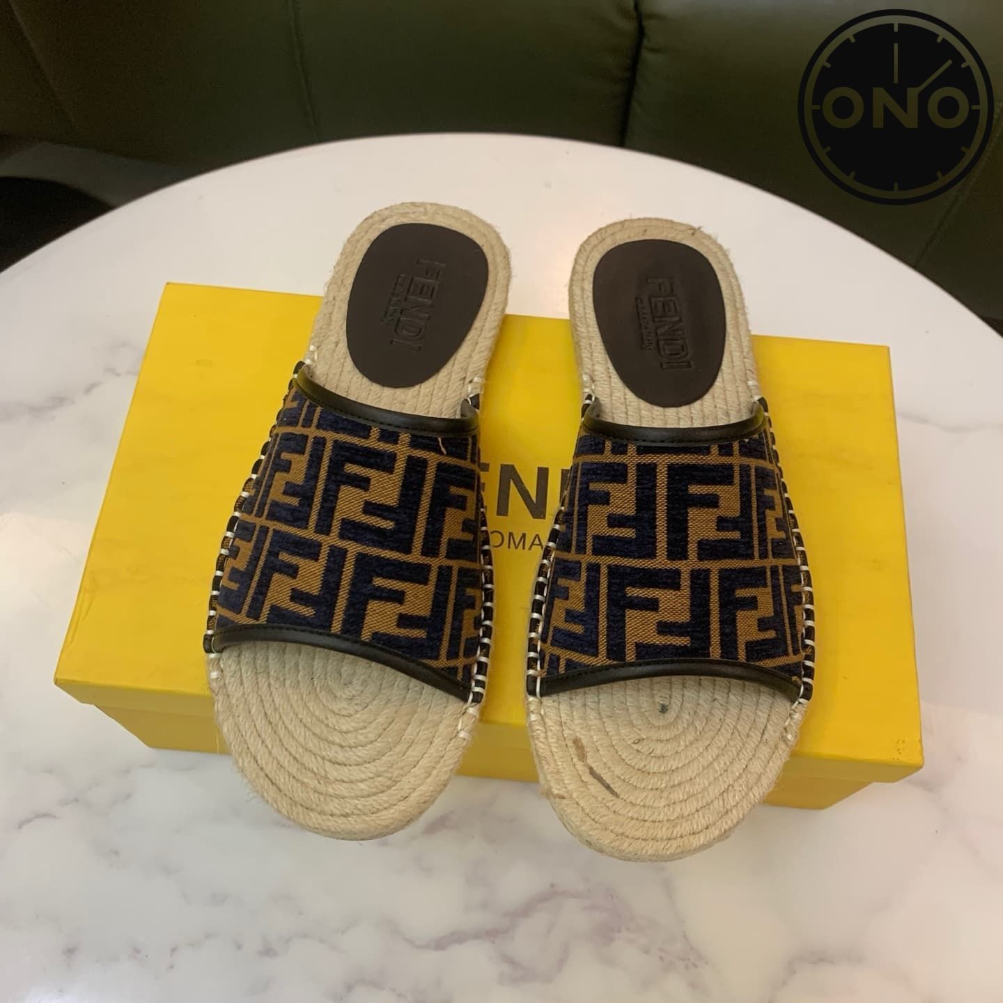 fendi-slippers_28_1.jpg