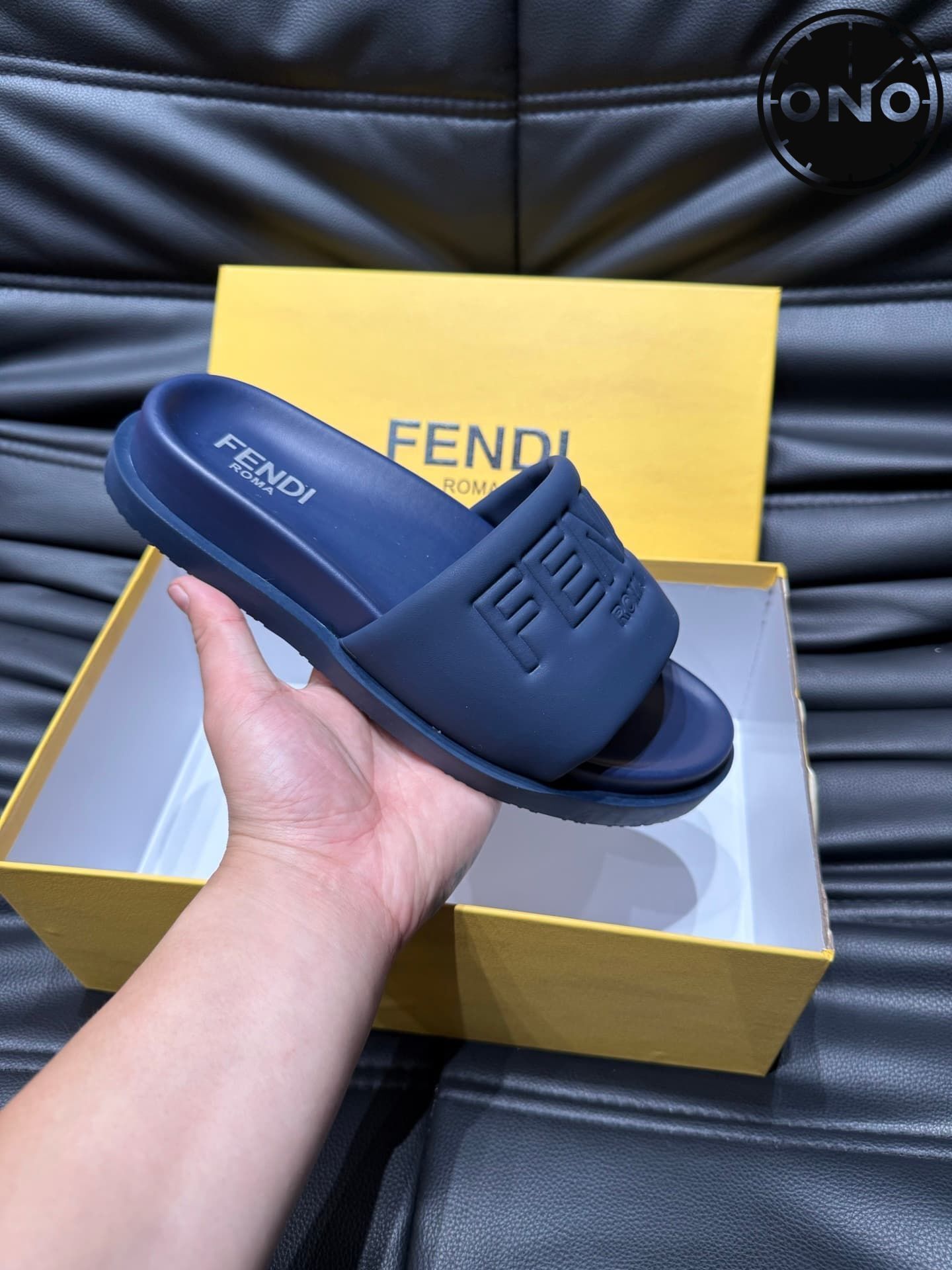 fendi-slippers_38_5.jpg