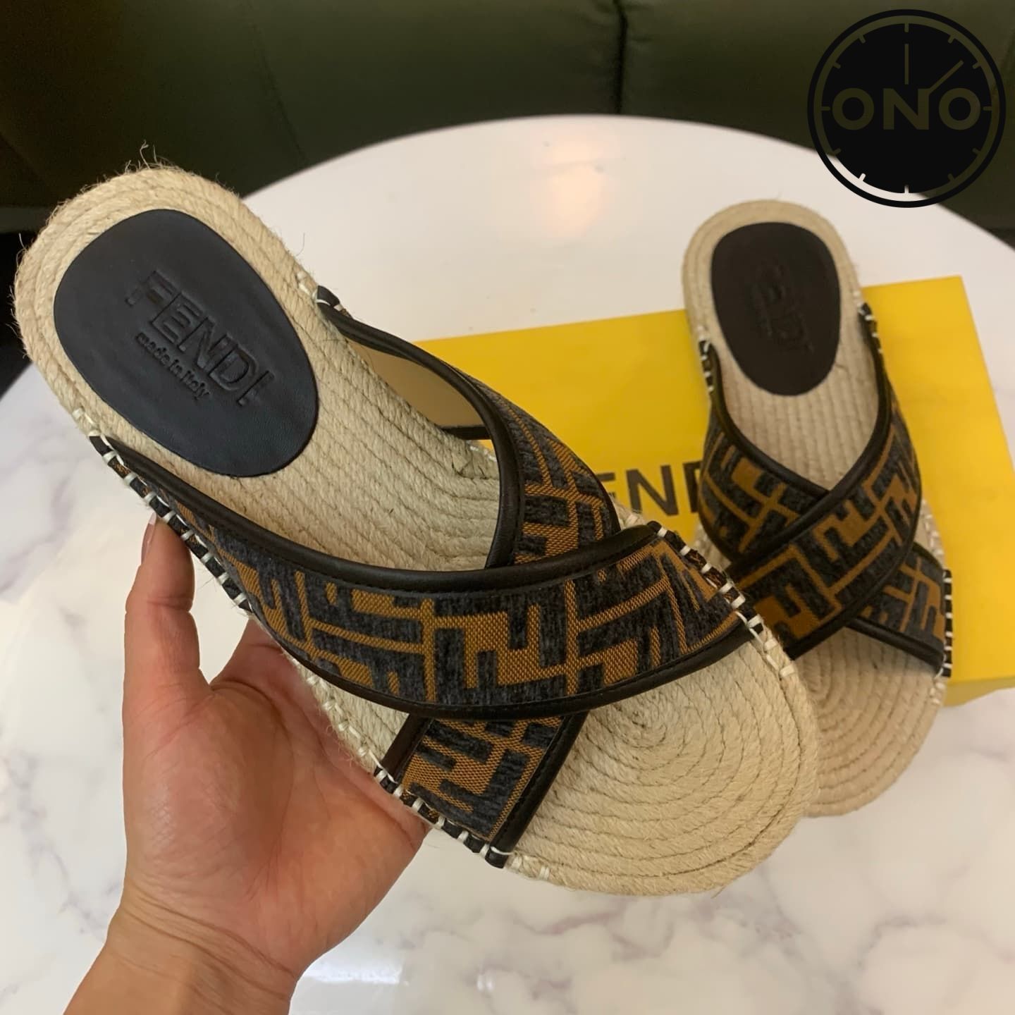 fendi-slippers_2_4.jpg