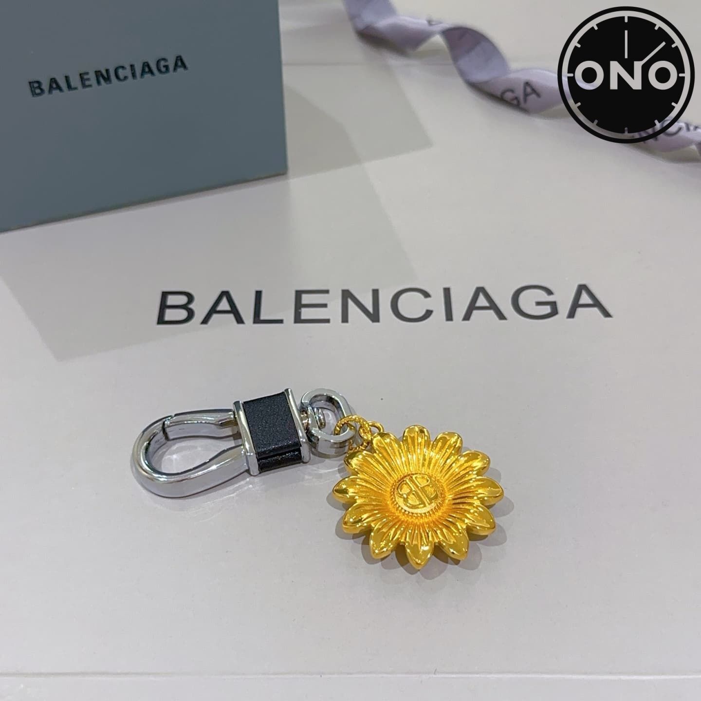 balenciaga-clasp_79_5.jpg