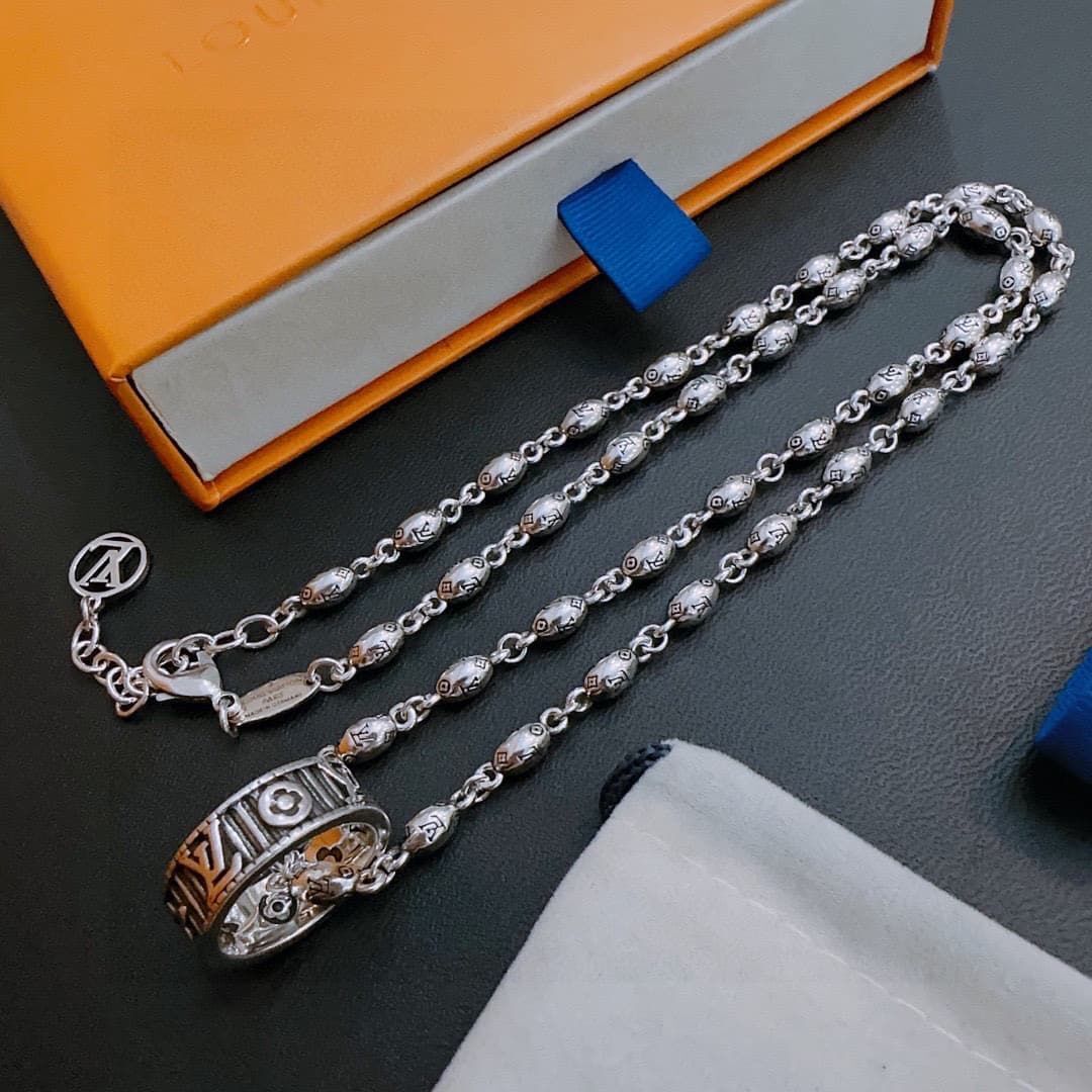 lv-necklace_50_1.jpg
