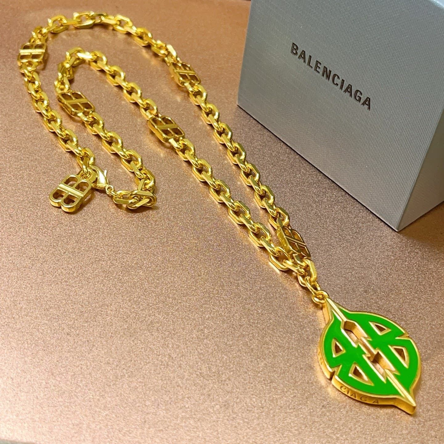 balenciaga-necklace_40_1.jpg