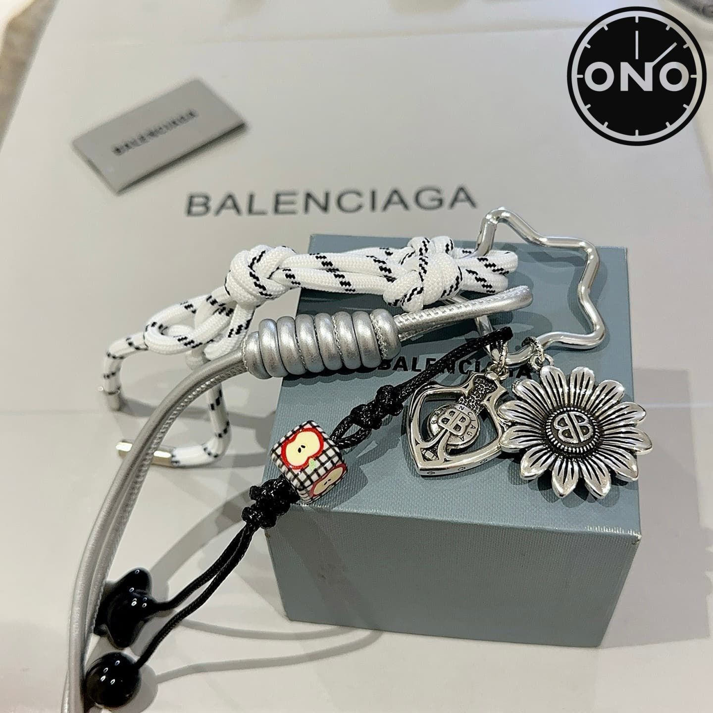balenciaga-clasp_63_2.jpg