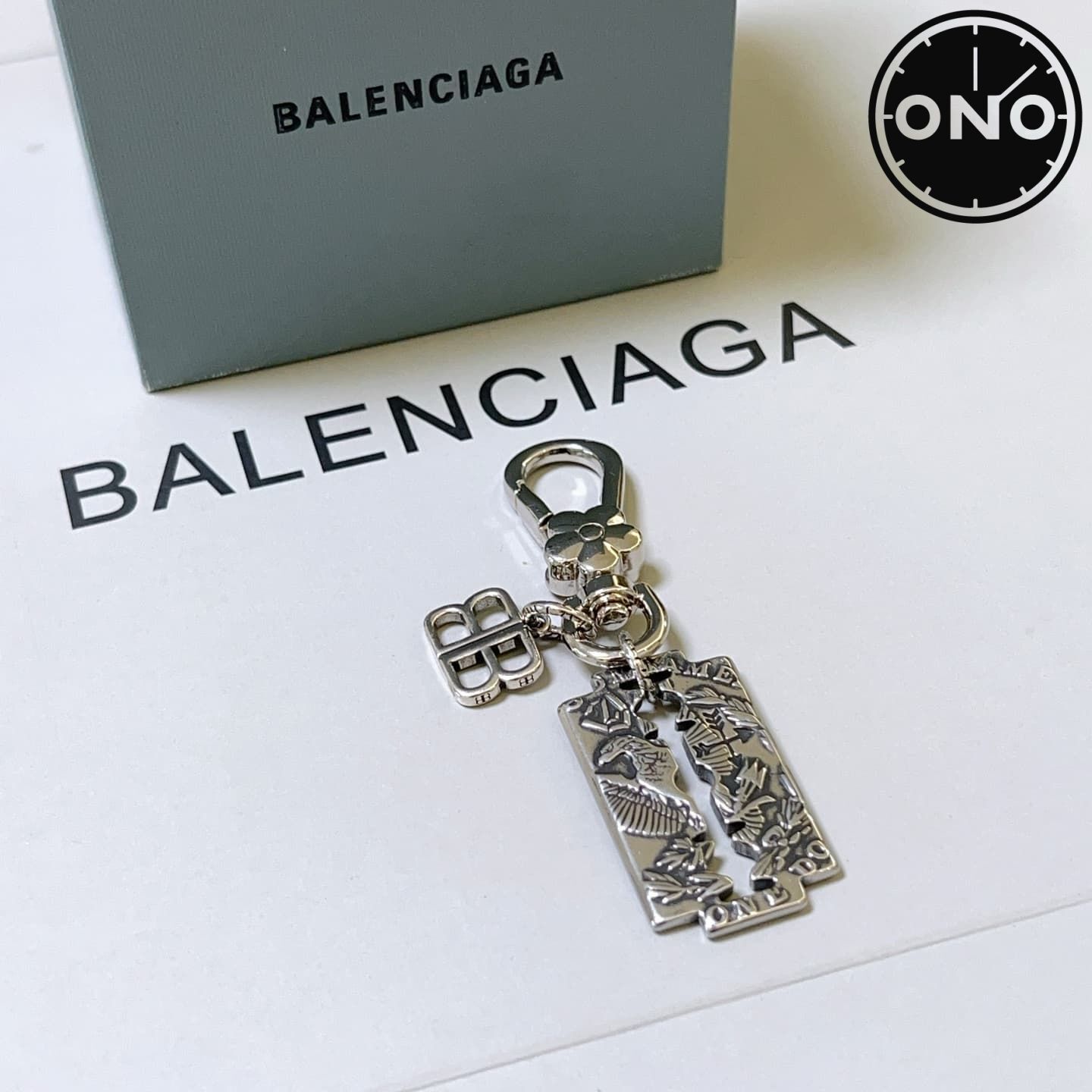 balenciaga-clasp_68_1.jpg