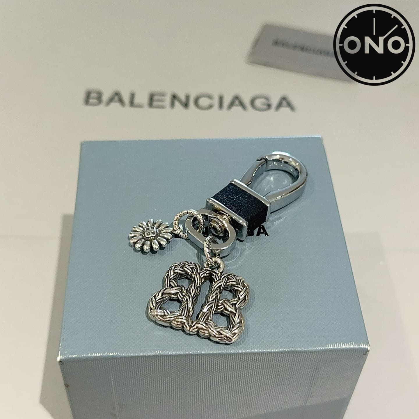 balenciaga-clasp_76_5.jpg