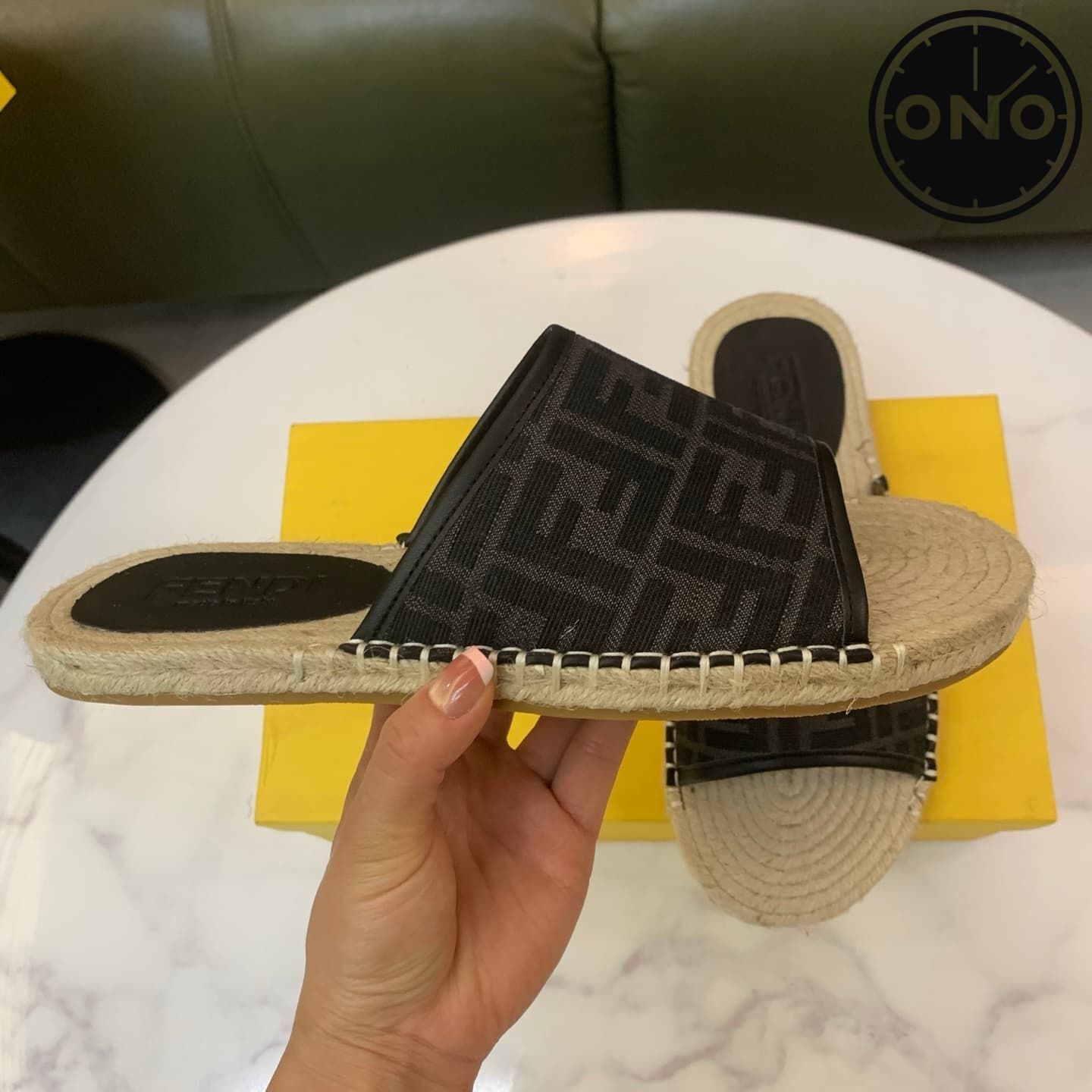 fendi-slippers_22_5.jpg