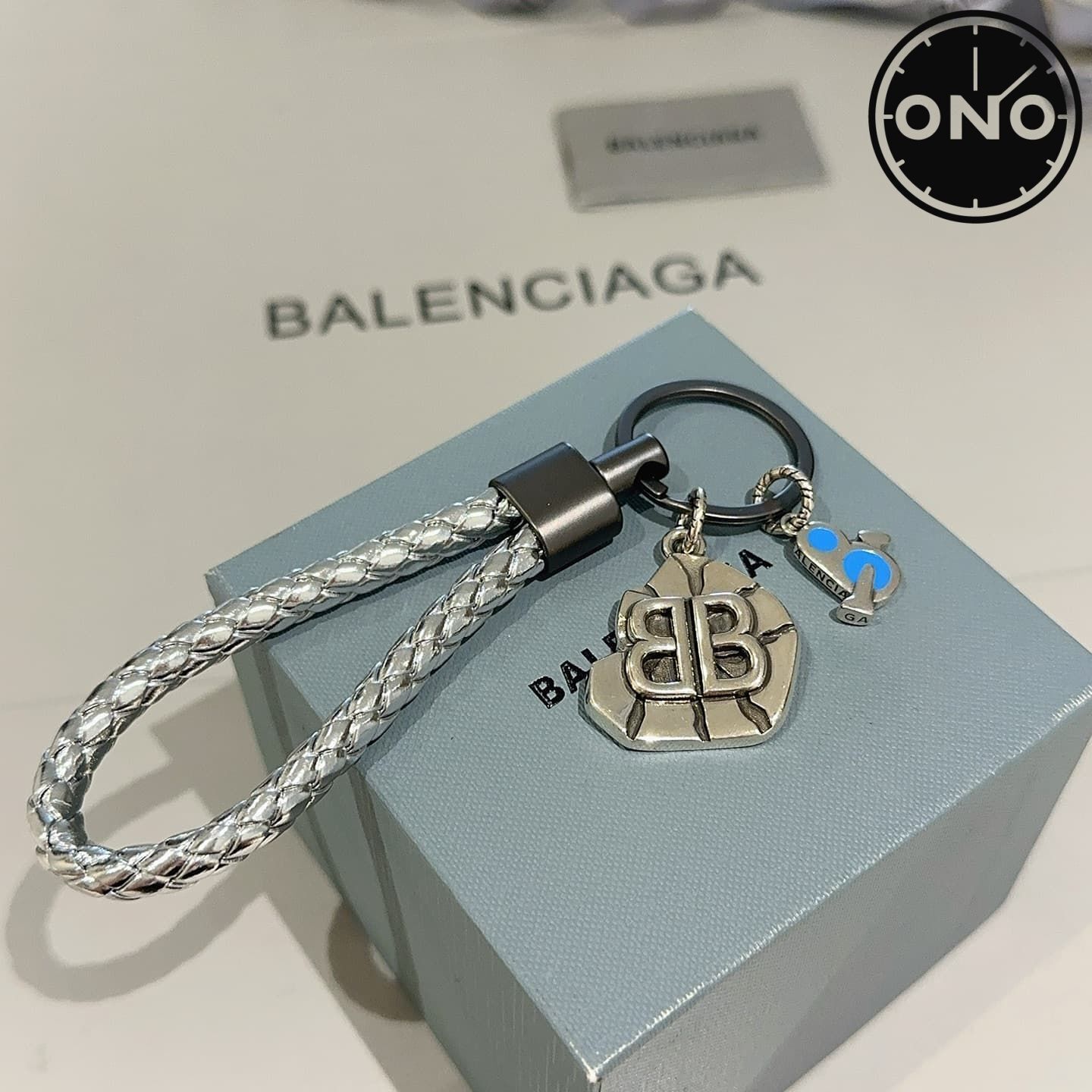 balenciaga-clasp_75_2.jpg