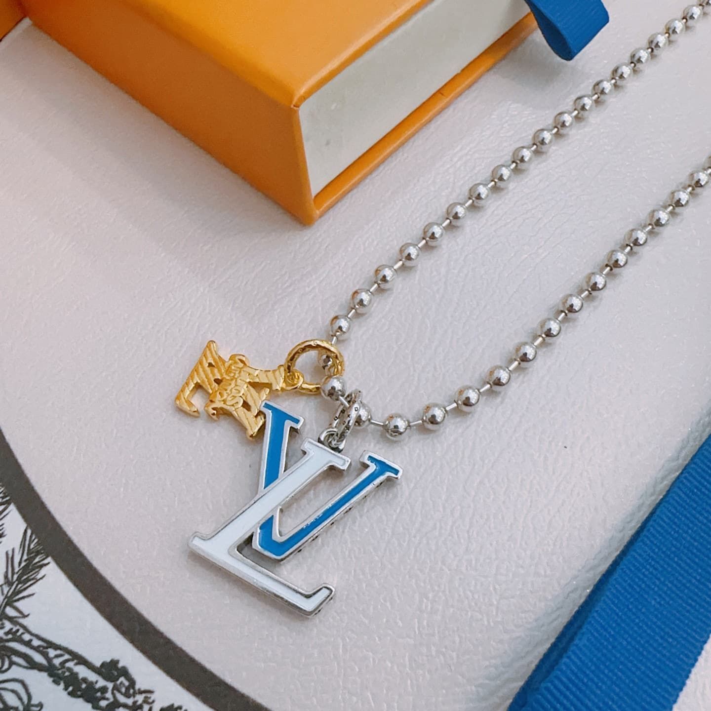 lv-necklace_45_4.jpg