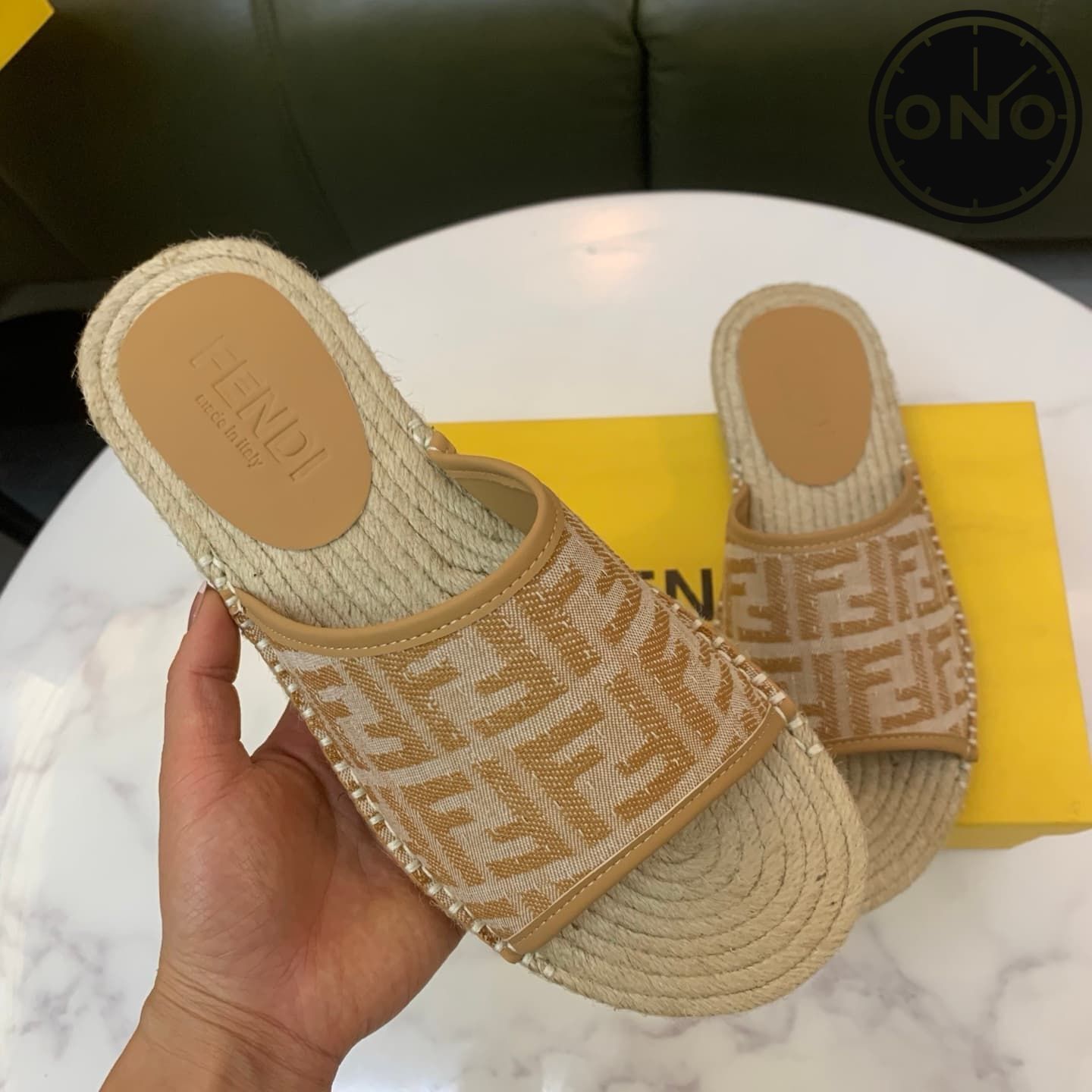 fendi-slippers_15_4.jpg