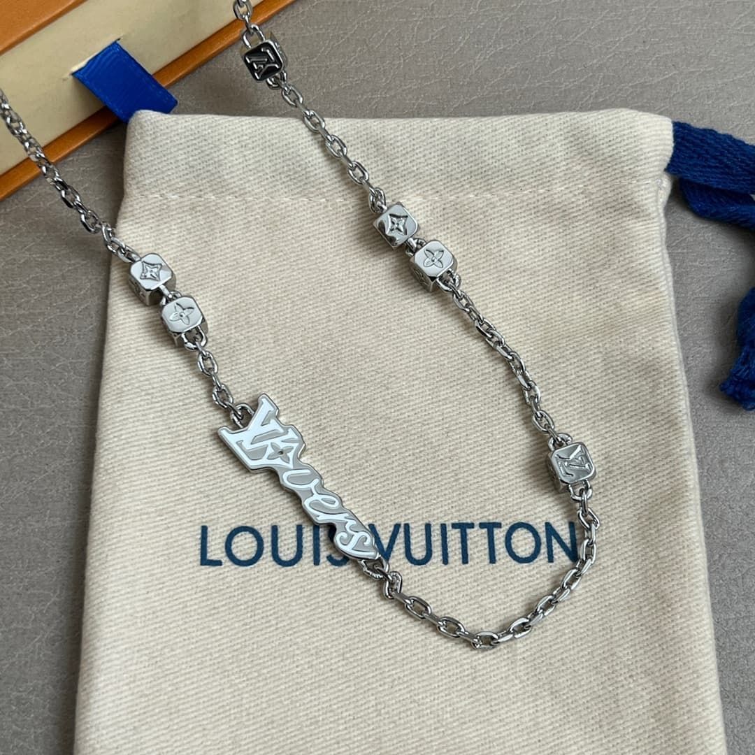 lv-necklace_6_5.jpg