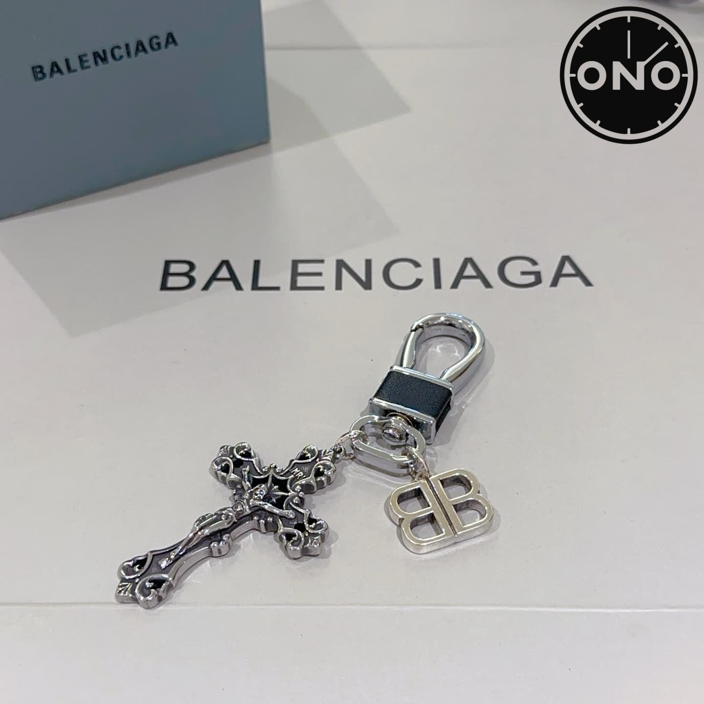 balenciaga-clasp_87_5.jpg