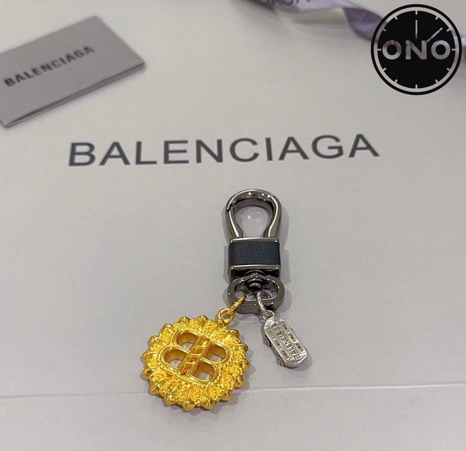 balenciaga-clasp_85_2.jpg