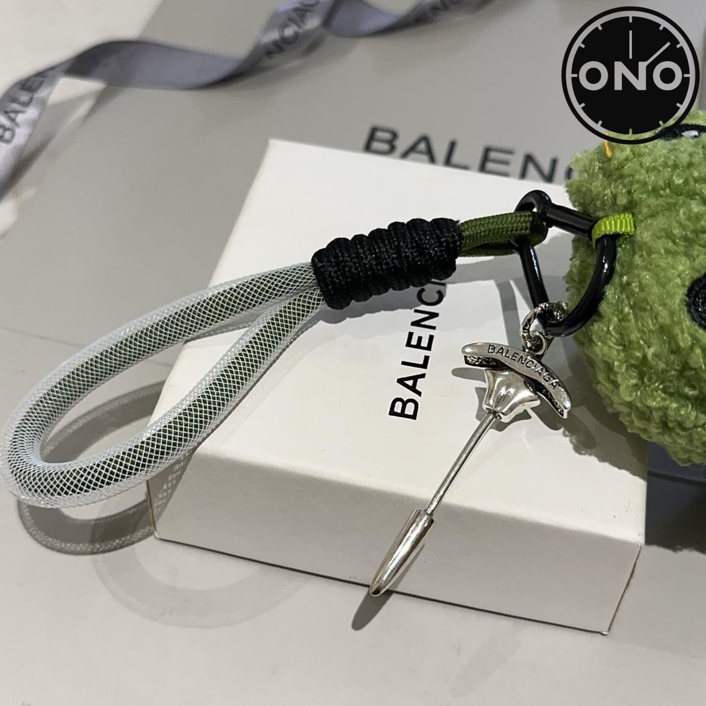 balenciaga-clasp_13_3.jpg