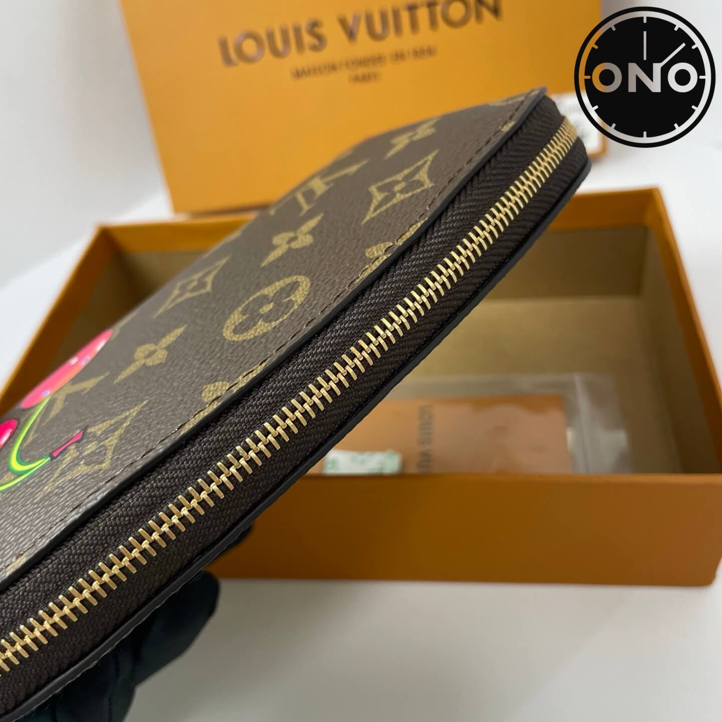 lv_wallet_24_6.jpg