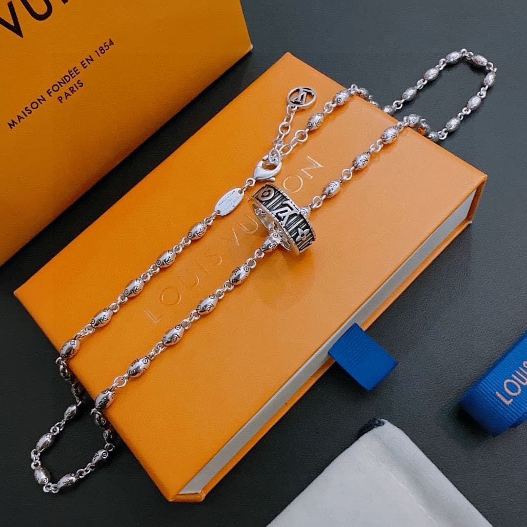 lv-necklace_50_3.jpg