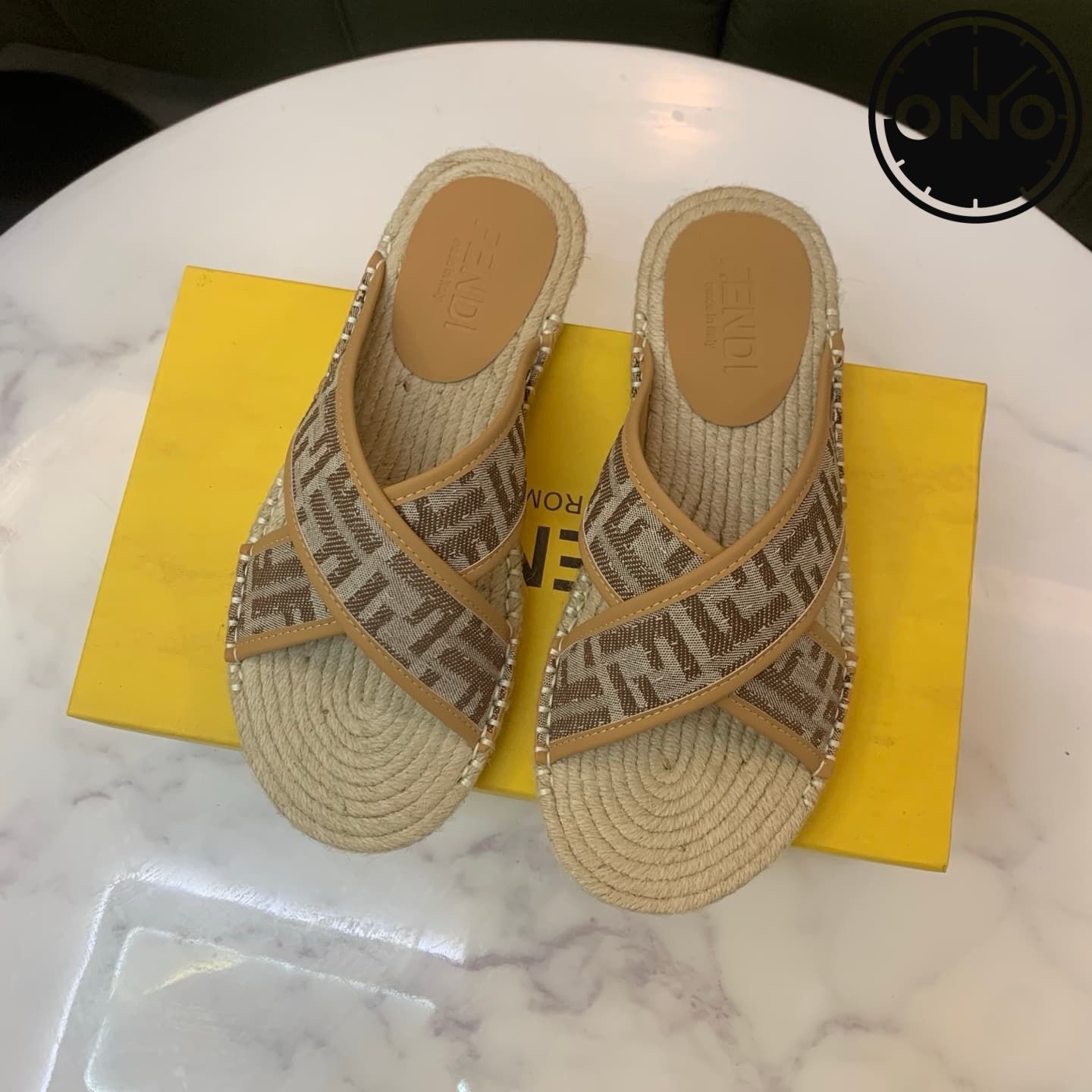 fendi-slippers_11_1.jpg