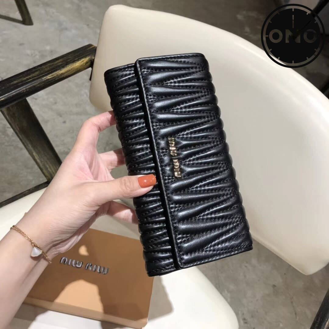 miumiu_wallet_14_6.jpg