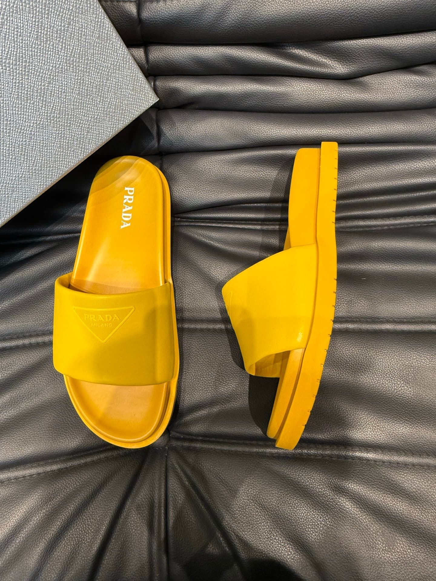prada-slippers_32_1.jpg