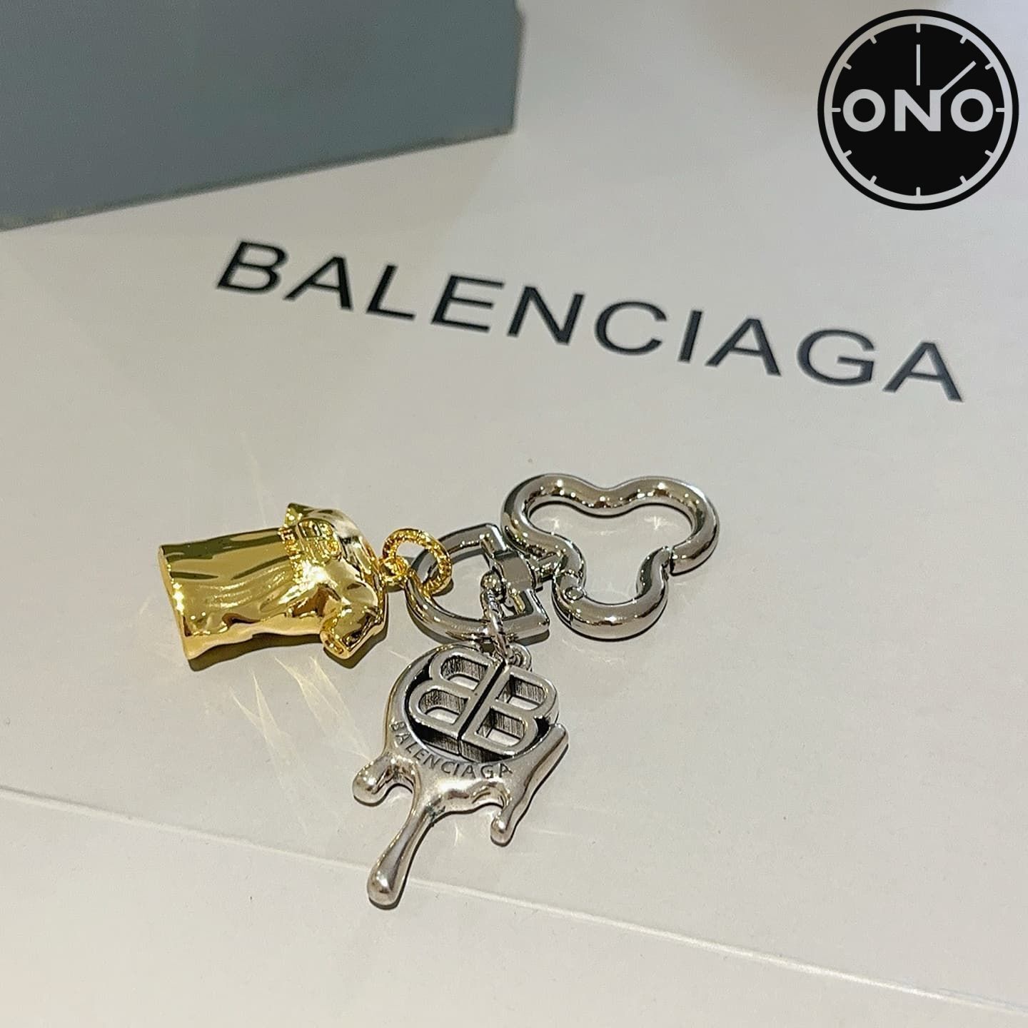 balenciaga-clasp_32_2.jpg