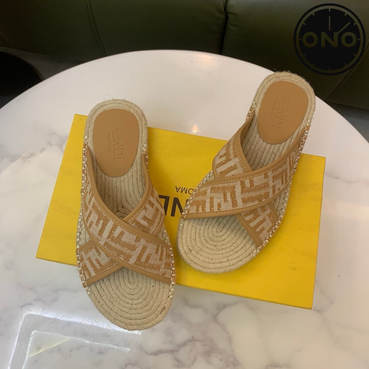 fendi-slippers_9_3.jpg
