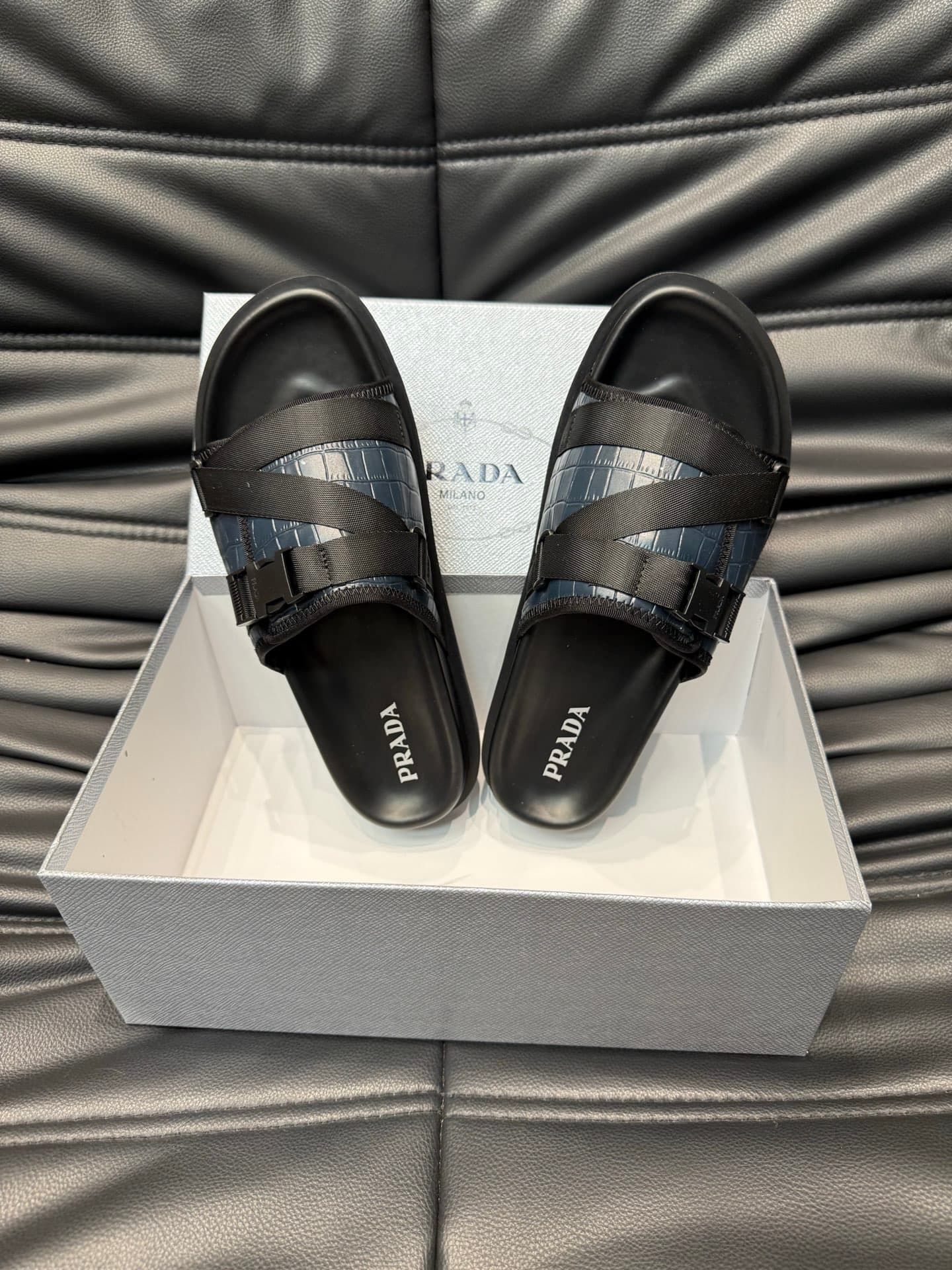 prada-slippers_3_3.jpg