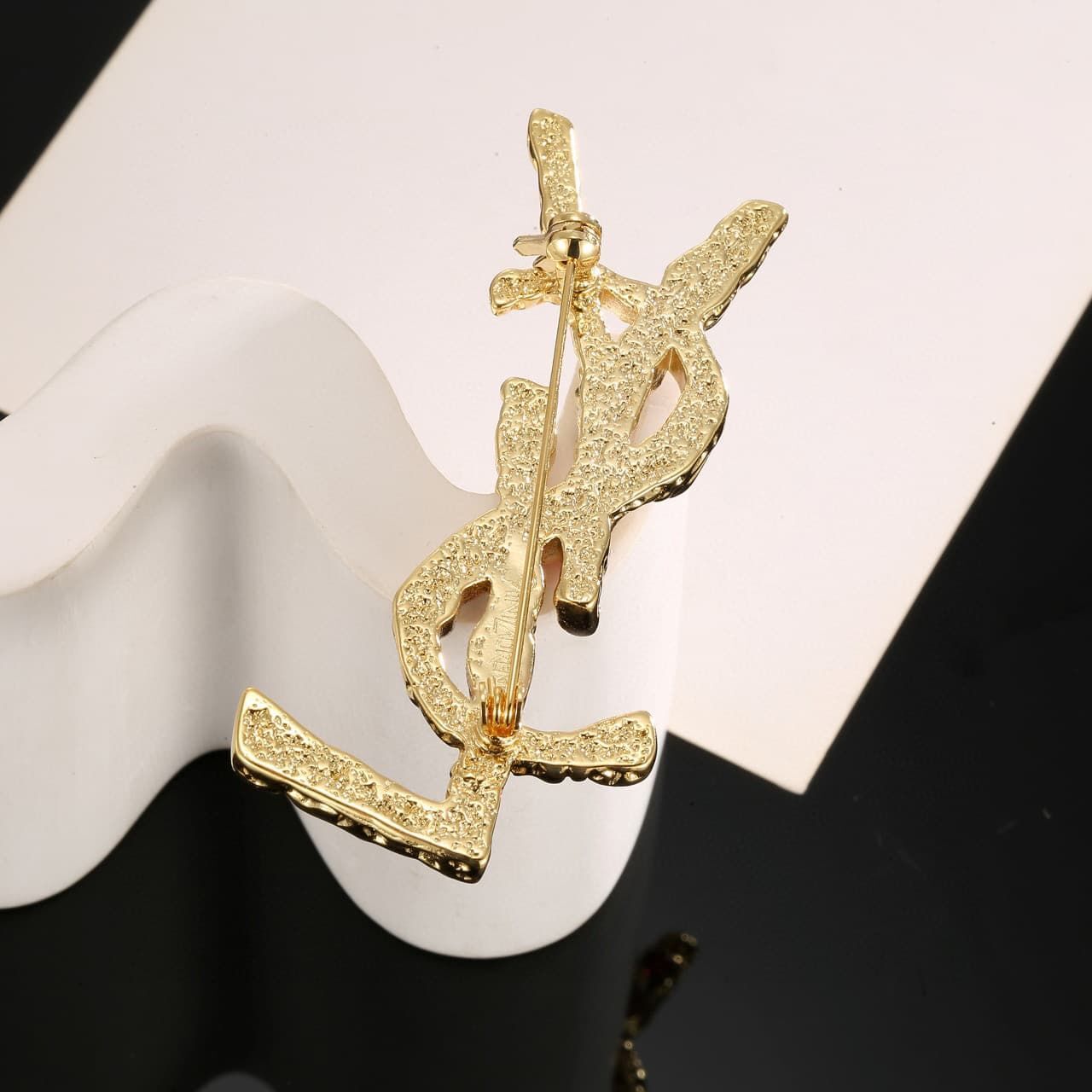 ysl-brooch_3_6.jpg