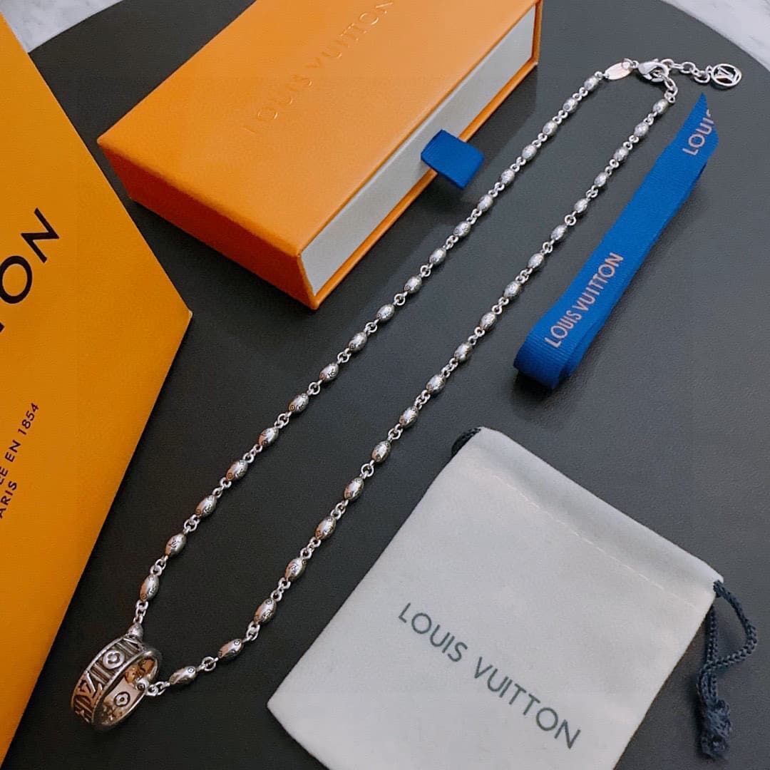 lv-necklace_50_2.jpg