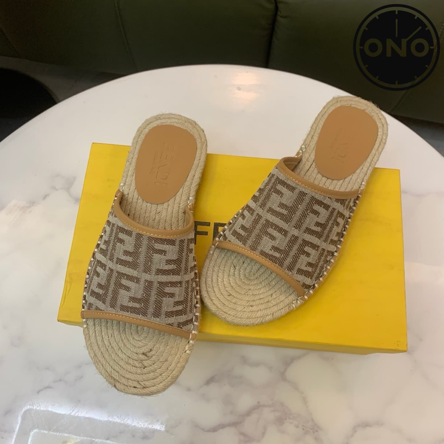 fendi-slippers_17_4.jpg