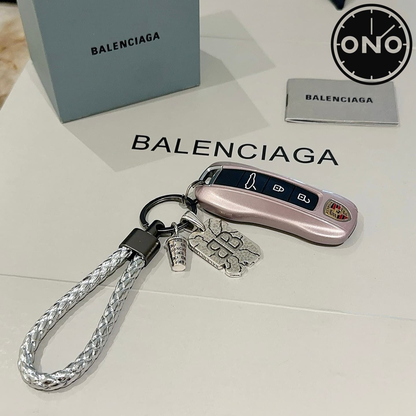 balenciaga-clasp_72_2.jpg